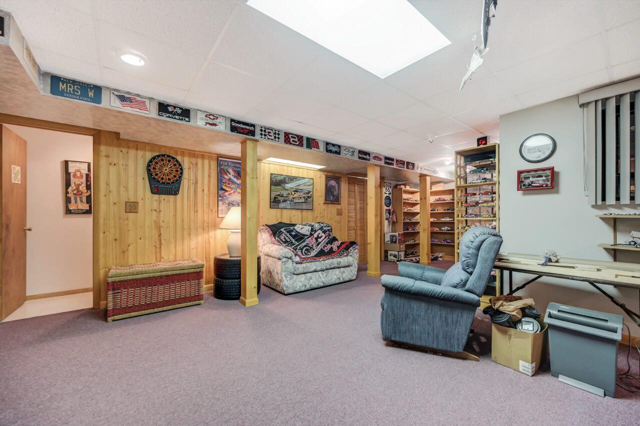 151 Manchester Drive Bushkill, PA 18324 - Photo 52 of 67 151 Manchester Dr 51 Large