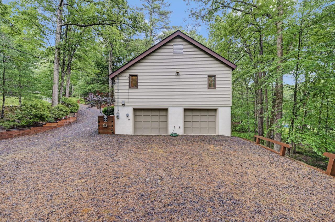 151 Manchester Drive Bushkill, PA 18324 - Photo 63 of 67 151 Manchester Dr 62 Large