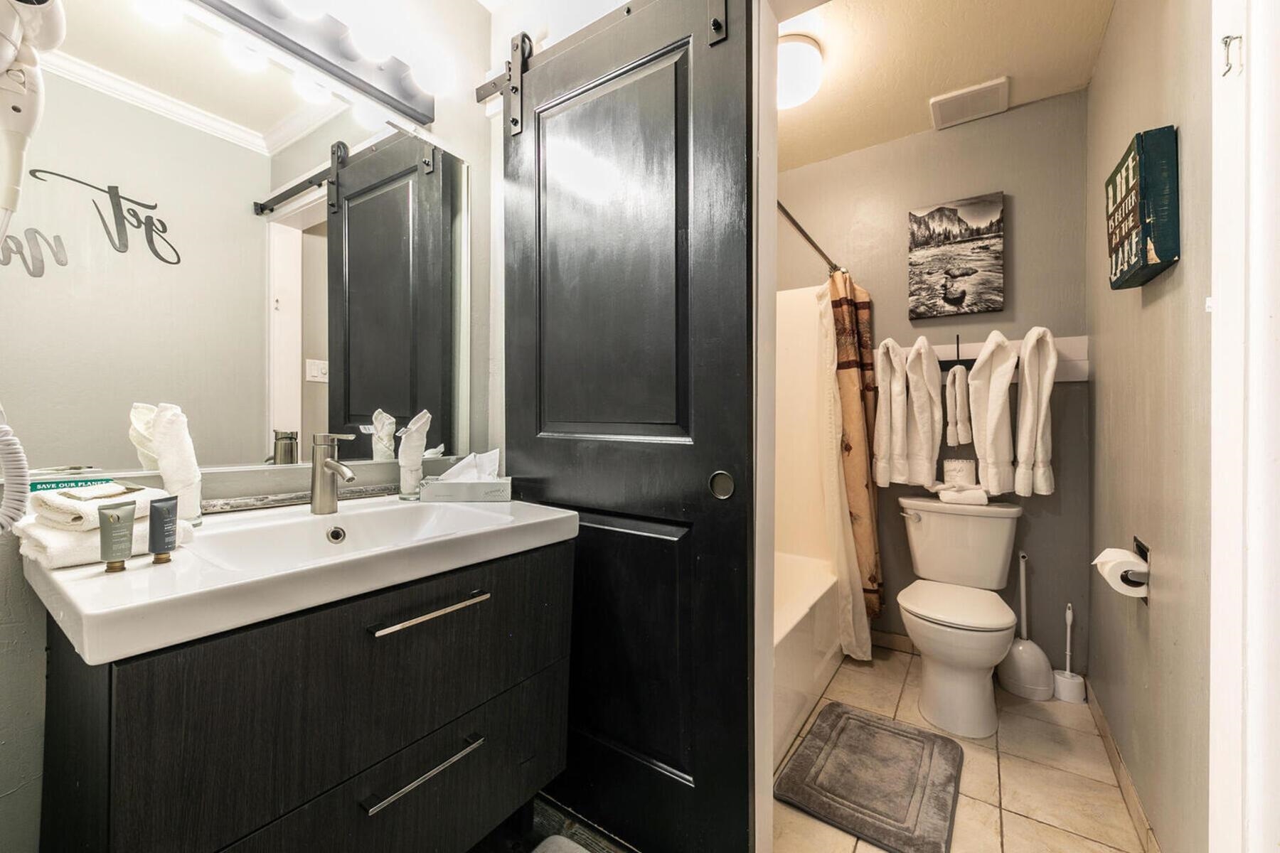 15775 Donner Pass Road, Unit 216 Truckee, CA 96161 - Photo 9 of 22 Gallery Image 9
