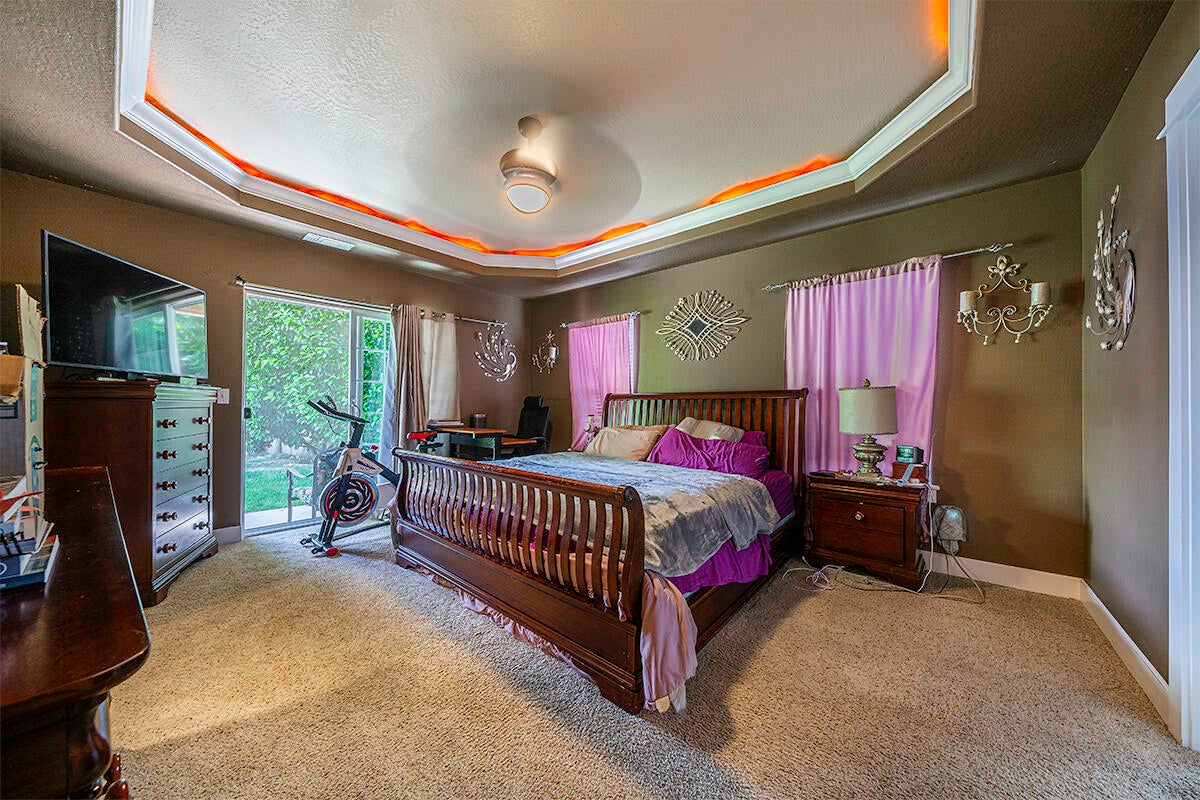 176 Echo Way Eagle Point, OR 97524 - Photo 9 of 26 DSC01287-HDR-Edit