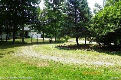 180 Gray Road Lapeer, MI 48446 - Photo 11 of 15 Circle Drive.jpg