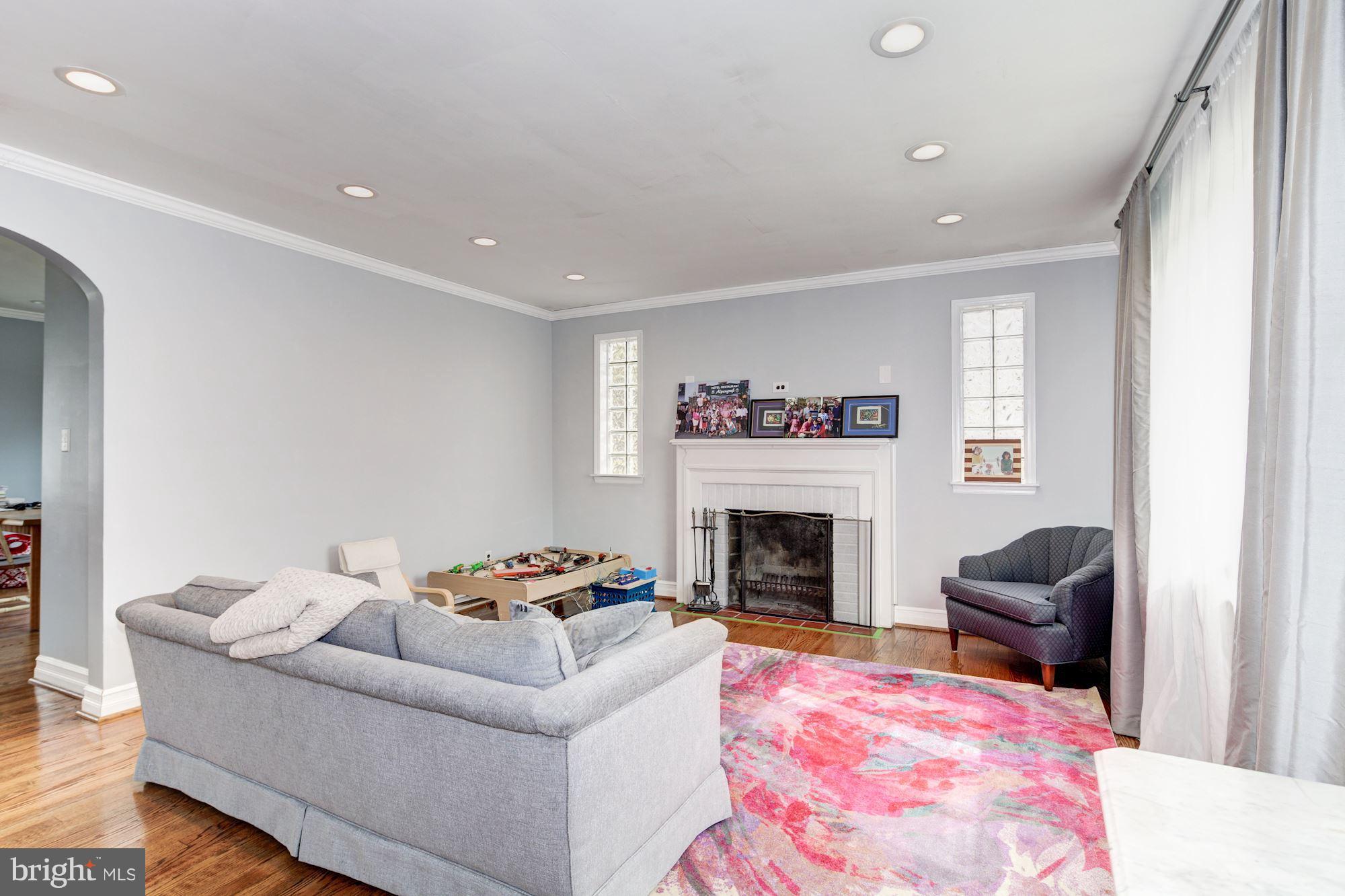 802 Weatherbee Road Towson, MD 21286 - Photo 3 of 27 Freshly painted living room, recessed lighting