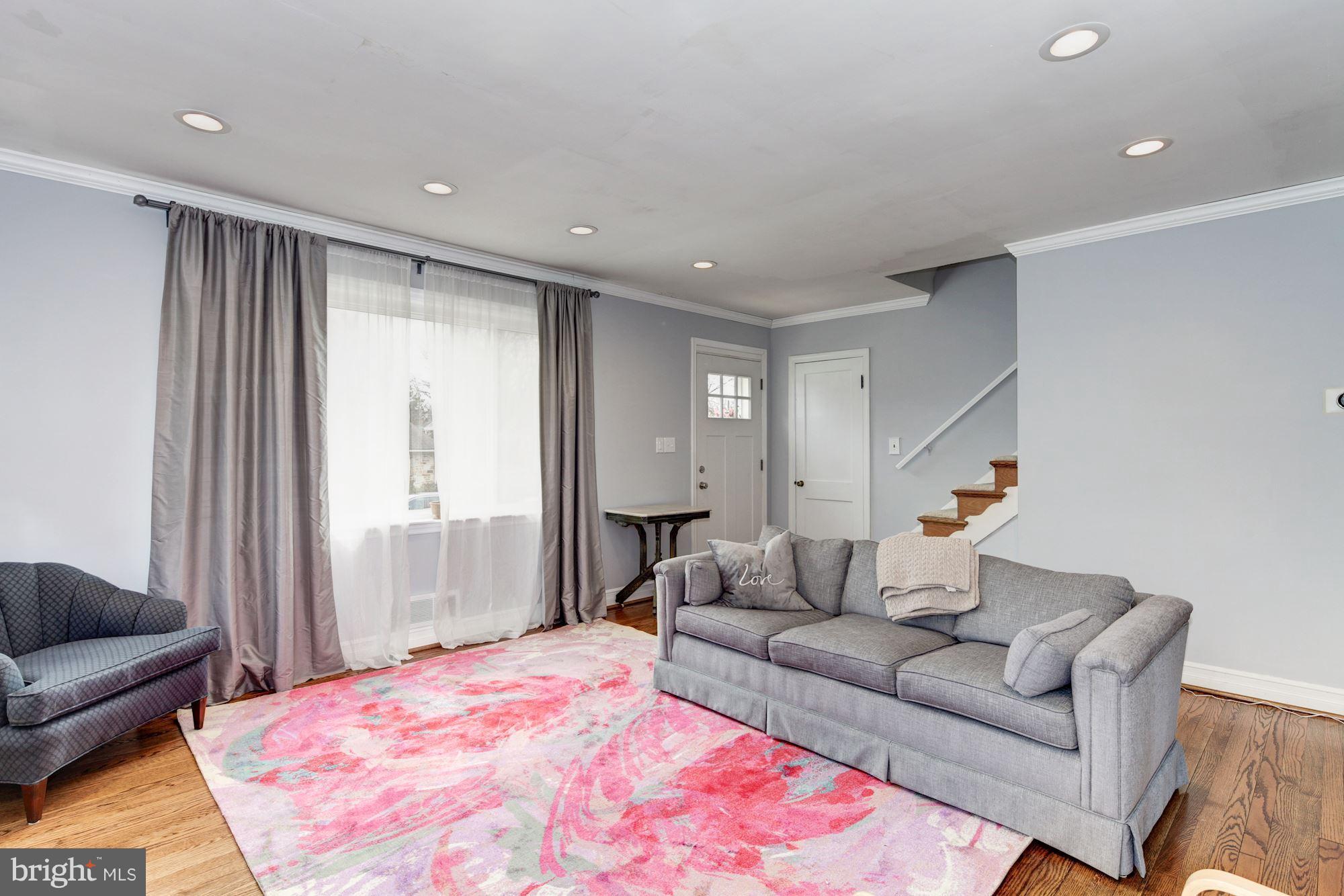 802 Weatherbee Road Towson, MD 21286 - Photo 6 of 27 Living Room