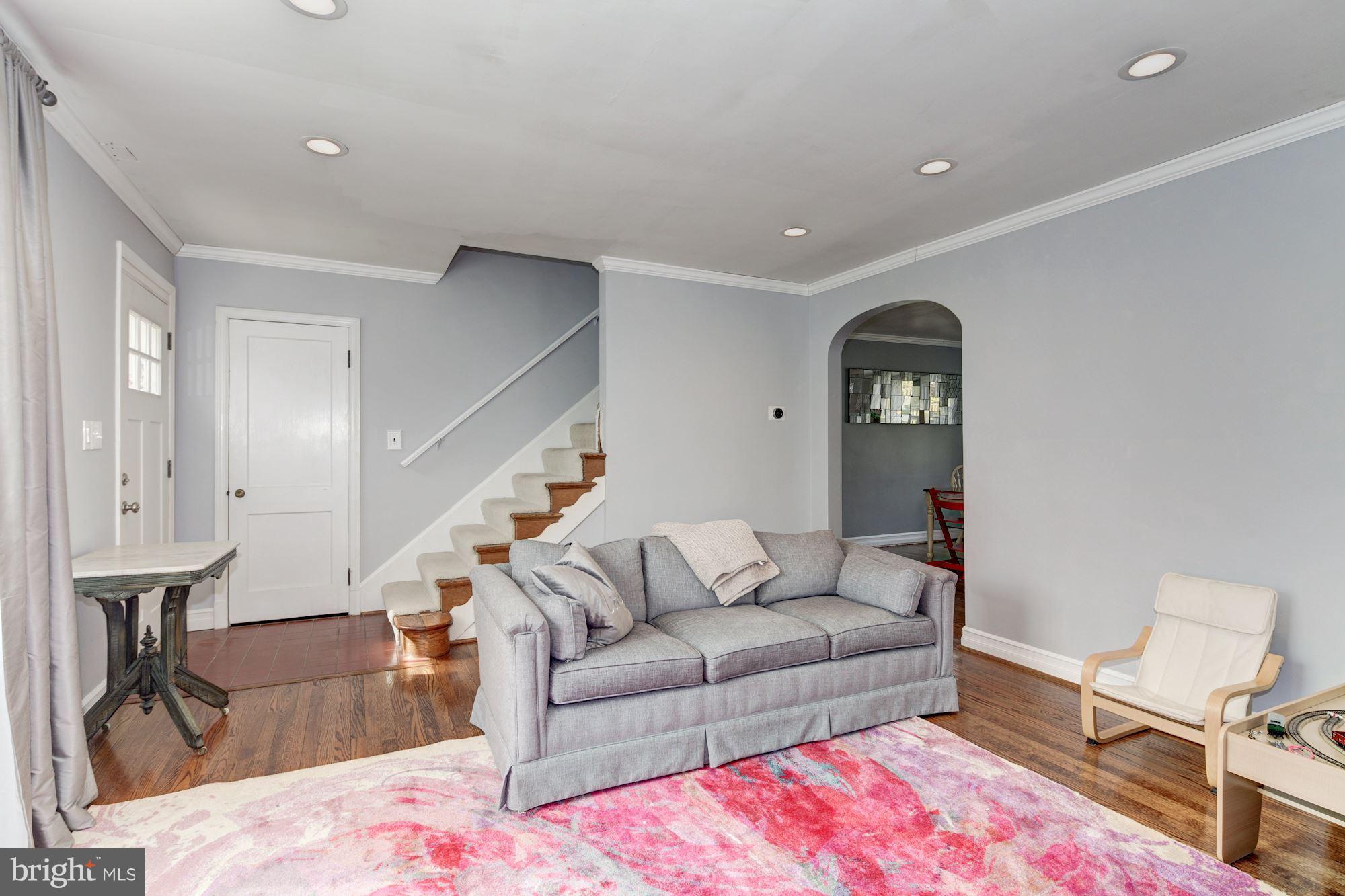 802 Weatherbee Road Towson, MD 21286 - Photo 7 of 27 Living Room