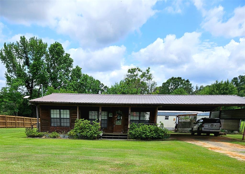 a view of a yard in front of a house