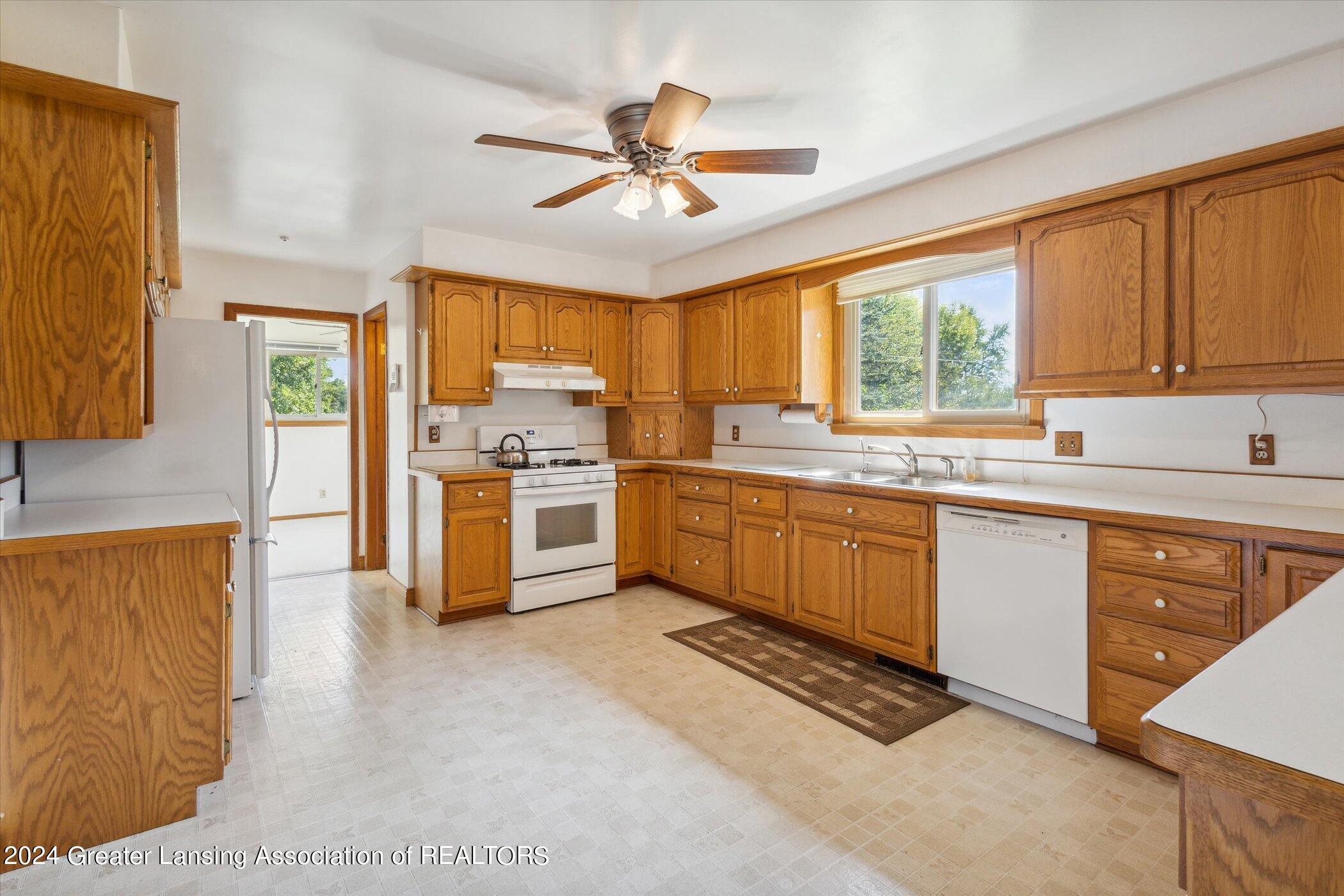 7041 West Howe Road Dewitt, MI 48820 - Photo 10 of 47 12-7041-W-Howe-Rd-DeWitt-MI-48820-Window