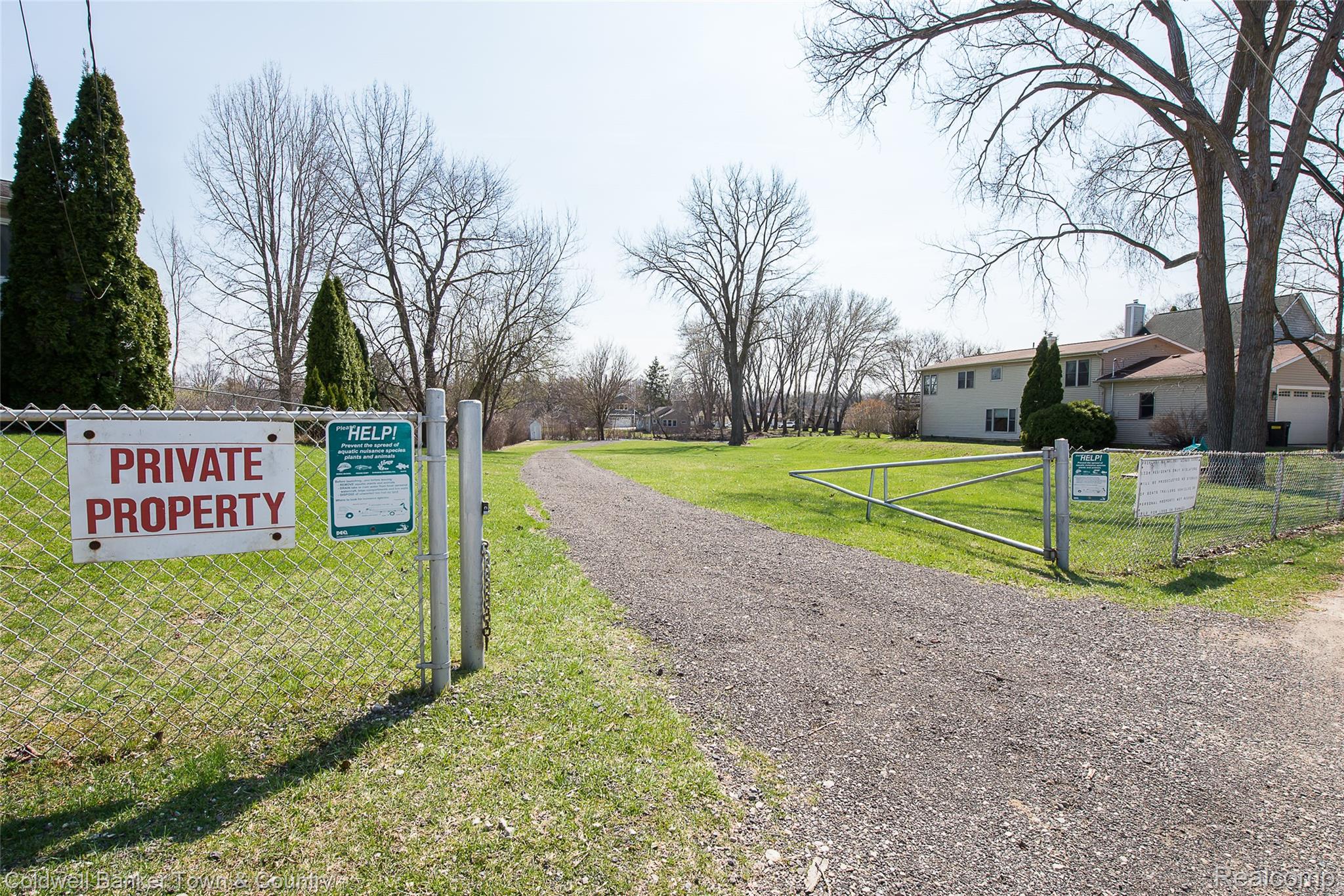 11634 Island Court Hartland, MI 48353 - Photo 54 of 56 DSC_93832.jpg