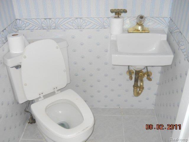 177 East Square Lake Road Troy, MI 48085 - Photo 14 of 20 albanysquarelake 050