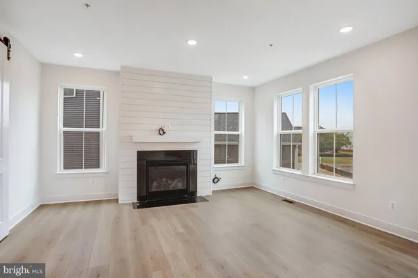 a view of a livingroom with a ceiling fan window and a fireplace