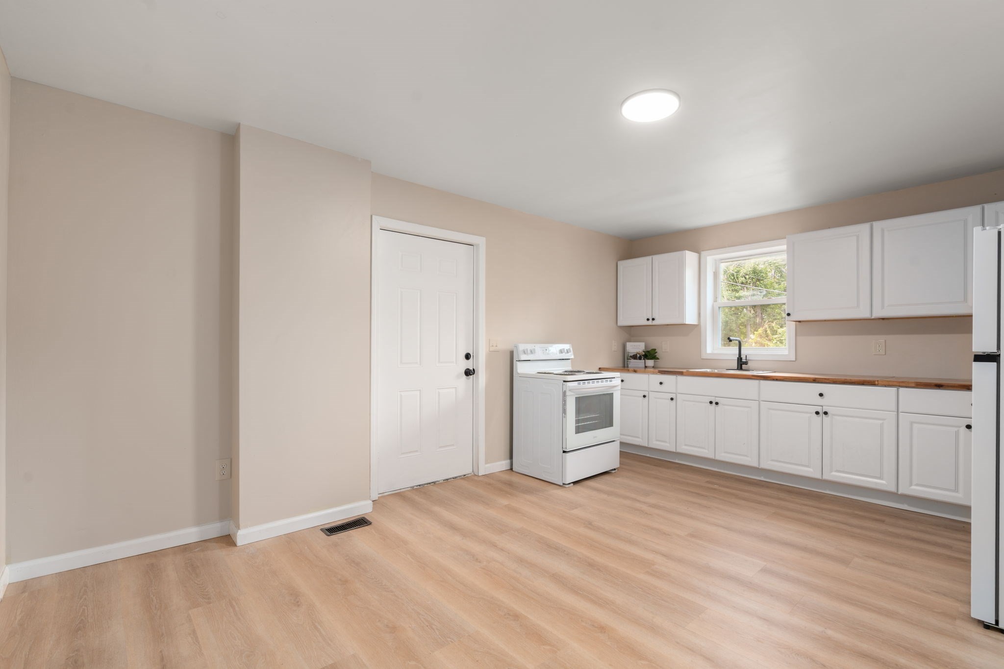 28 Dawes Street Springfield, MA 01109 - Photo 8 of 42 Gallery Image 8