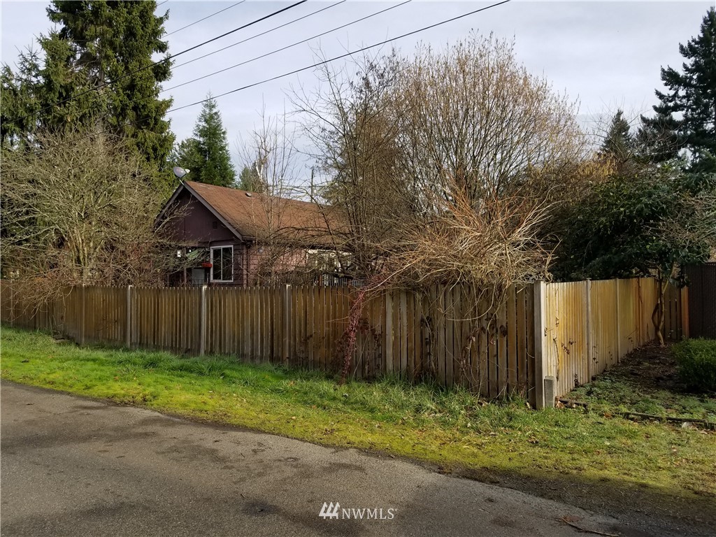 2805 Northeast 133rd Street Seattle, WA 98125 - Photo 6 of 9