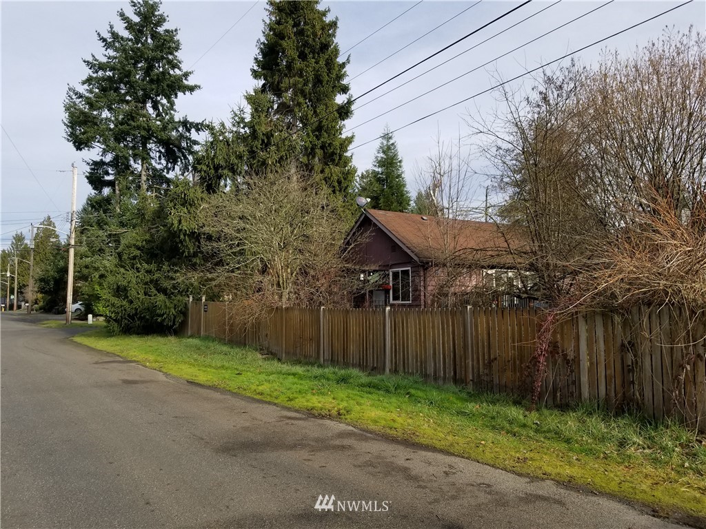 2805 Northeast 133rd Street Seattle, WA 98125 - Photo 7 of 9