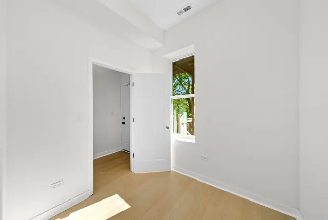 $1,850 | 3037 West Lexington Street, Unit 2, Chicago, IL 60612