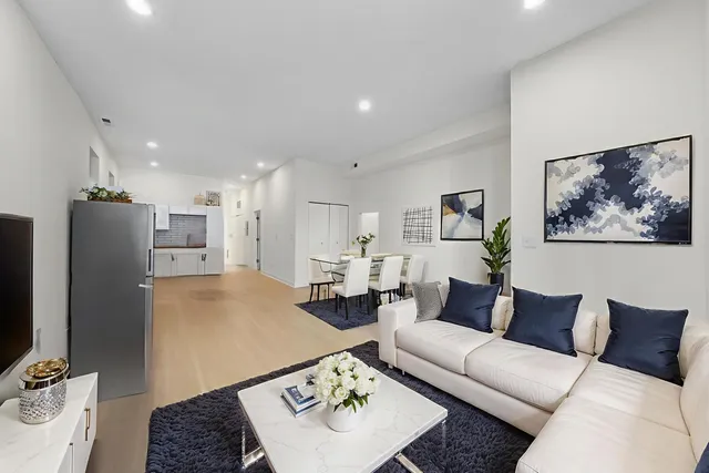 $1,850 | 3037 West Lexington Street, Unit 2, Chicago, IL 60612