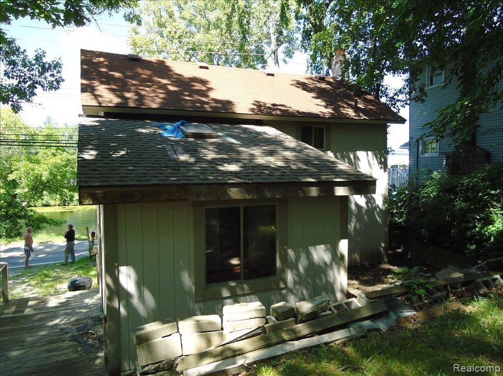 451 Heights Road Lake Orion, MI 48362 - Photo 17 of 19 REAR VIEW