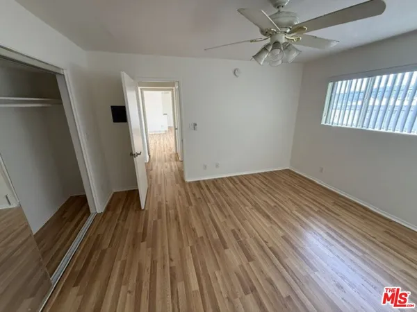 $1,850 | 18600 Burbank Boulevard, Unit 205, Tarzana, CA 91356
