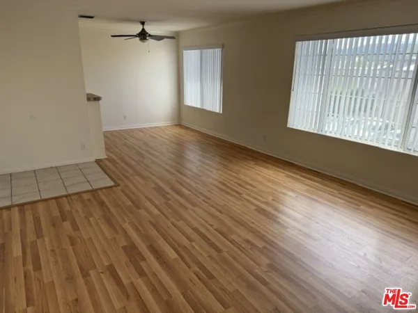 $1,850 | 18600 Burbank Boulevard, Unit 205, Tarzana, CA 91356