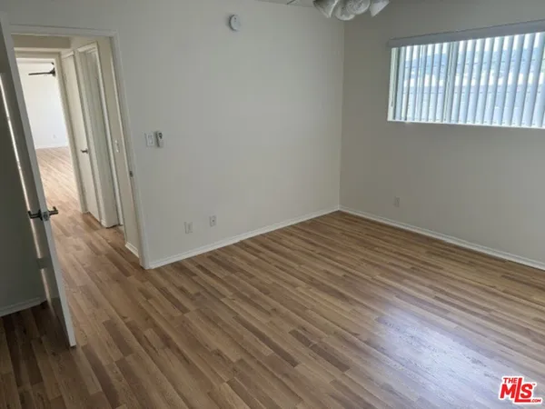 $1,850 | 18600 Burbank Boulevard, Unit 205, Tarzana, CA 91356