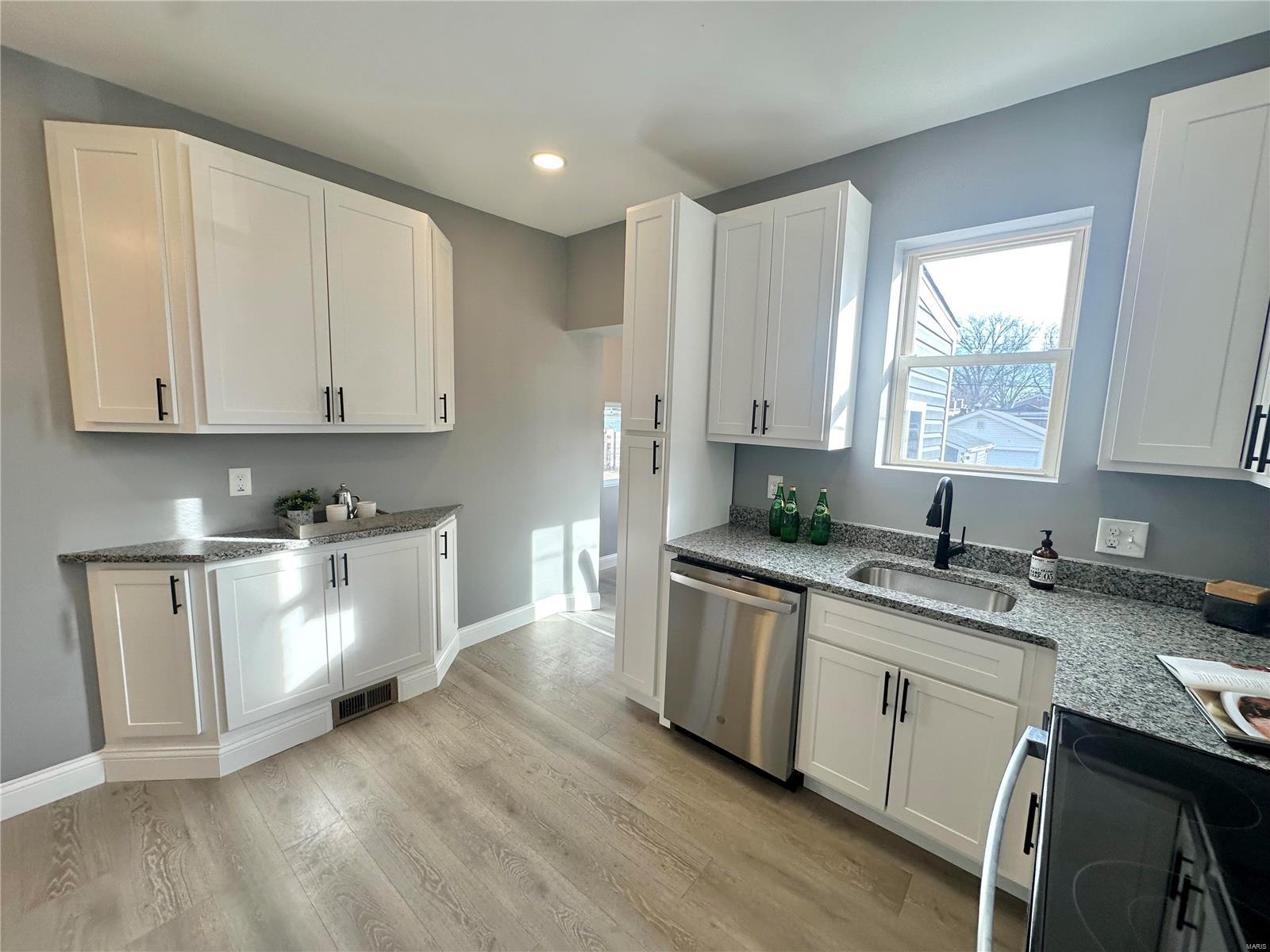 4655 Rosa Avenue St. Louis, MO 63116 - Photo 8 of 16 Gallery Image 8