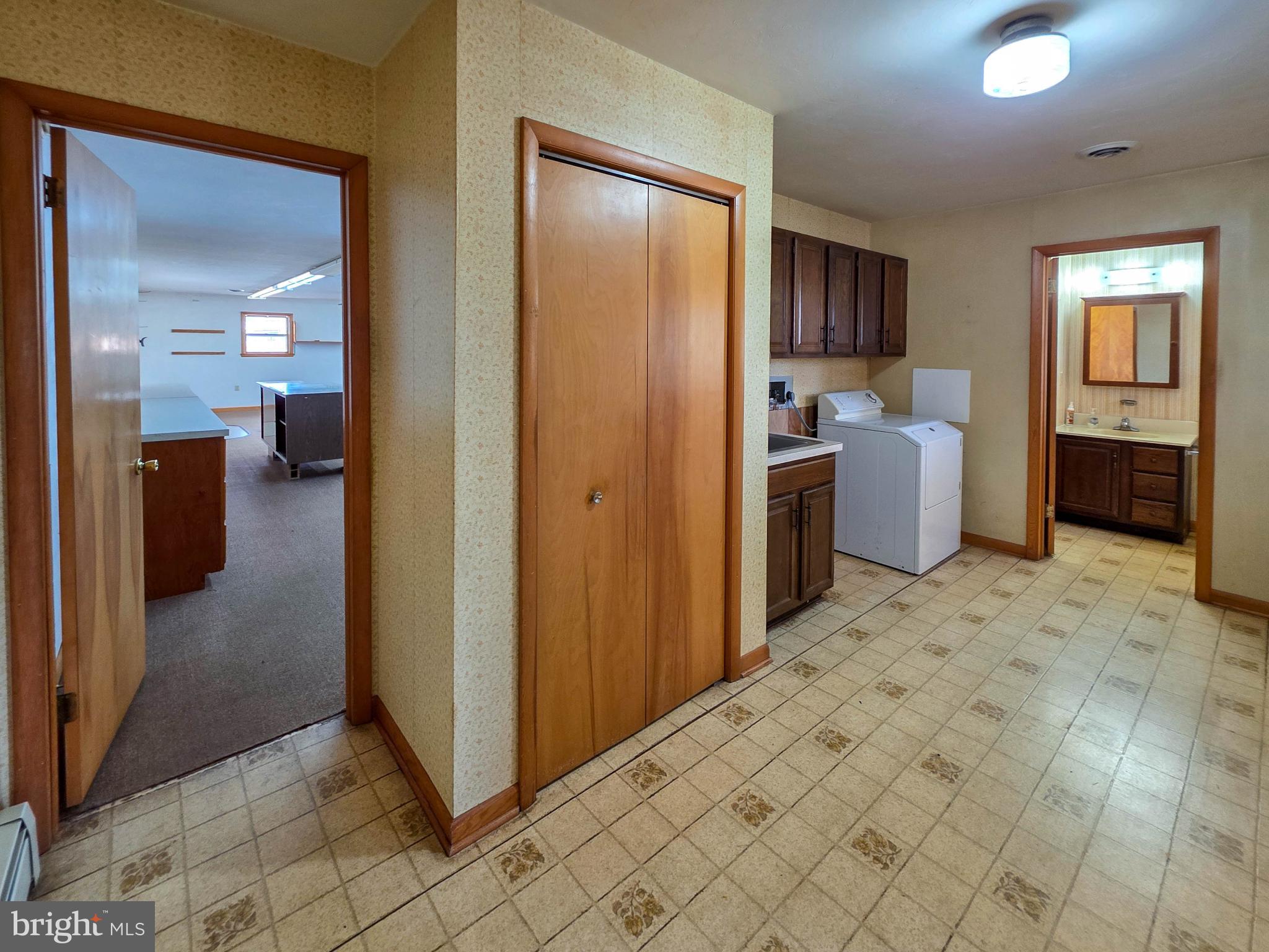 820 Storms Store Road Gettysburg, PA 17325 - Photo 26 of 39 a view of a open shower and a kitchen