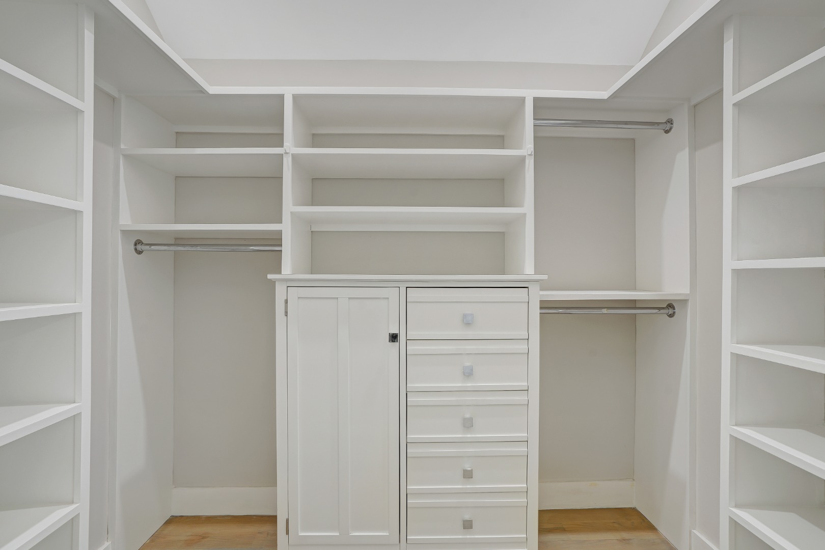 150 Cove Road, Unit 10 Vineyard Haven, MA 02568 - Photo 20 of 43 Walk-in closet in the primary bedroom.