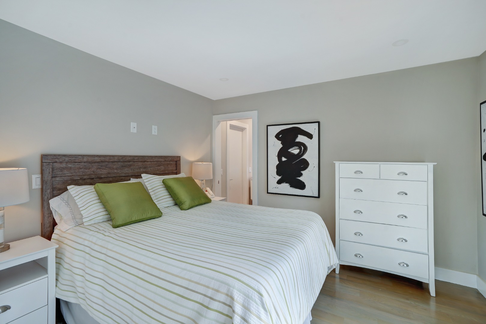 150 Cove Road, Unit 10 Vineyard Haven, MA 02568 - Photo 23 of 43 First-floor flex room with en suite bath.