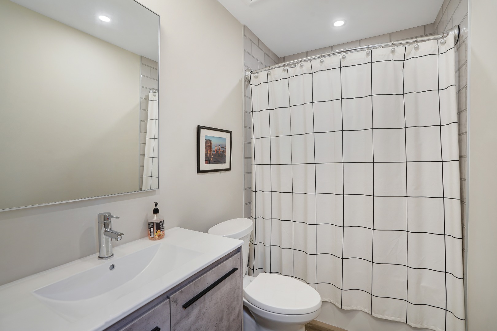 150 Cove Road, Unit 10 Vineyard Haven, MA 02568 - Photo 25 of 43 Guest room en suite bath.