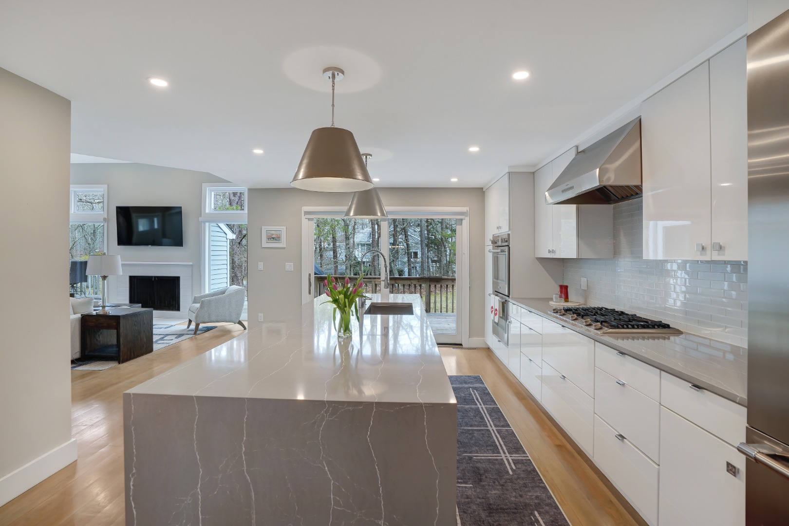 150 Cove Road, Unit 10 Vineyard Haven, MA 02568 - Photo 9 of 43 Oversized kitchen island with quartz countertops.