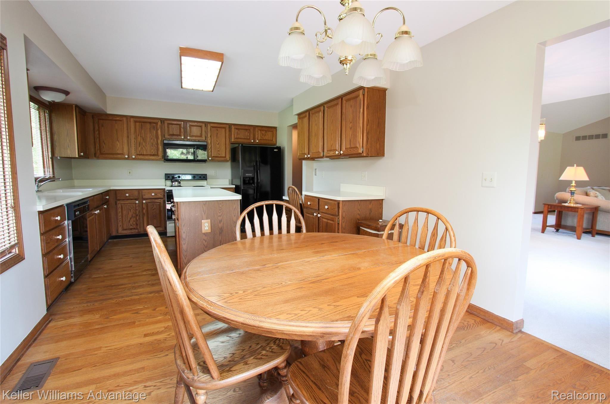 44514 Stone Road Novi, MI 48375 - Photo 10 of 26 Kitchen 3.jpg