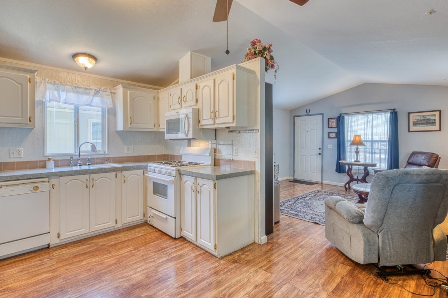12350 Christensen Road, Unit 6 Salinas, CA 93907 - Photo 9 of 27 Gallery Image 9