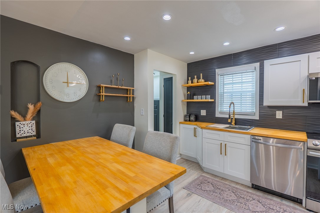 3718 Menlo Road Cleveland, OH 44120 - Photo 15 of 43 Kitchen