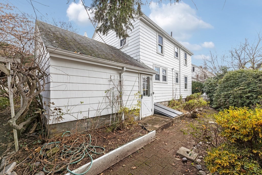 39 Linnet Street Boston, MA 02132 - Photo 26 of 30 Gallery Image 26