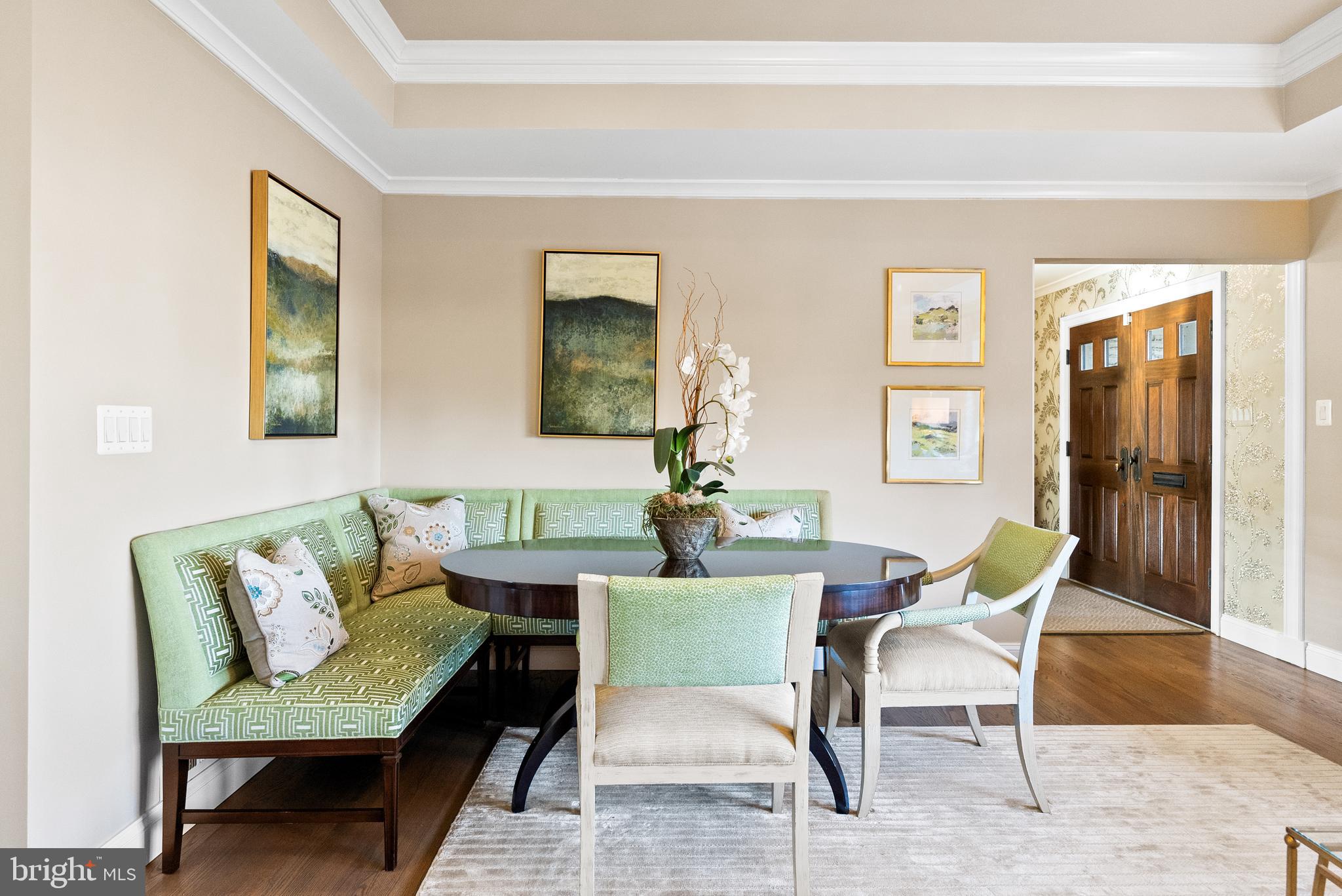 1101 Gatewood Drive Alexandria, VA 22307 - Photo 14 of 63 a living room with furniture and a window