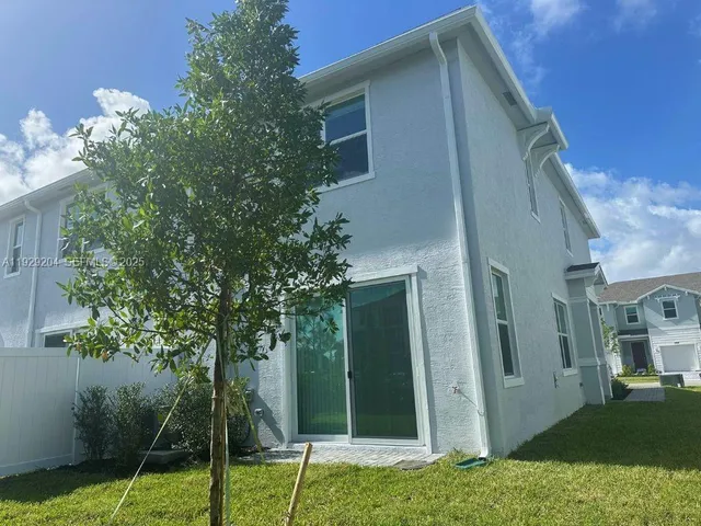 a view of backyard with garden