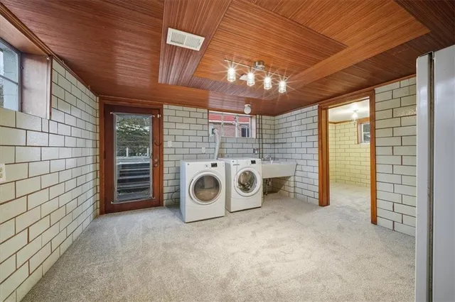 a view of a storage & utility room with washer and dryer