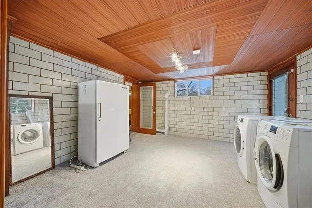 a view of a storage & utility room