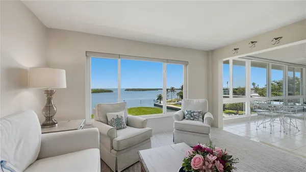 $739,000 | 4500 Gulf Of Mexico Drive, Unit 3, Longboat Key, FL 34228