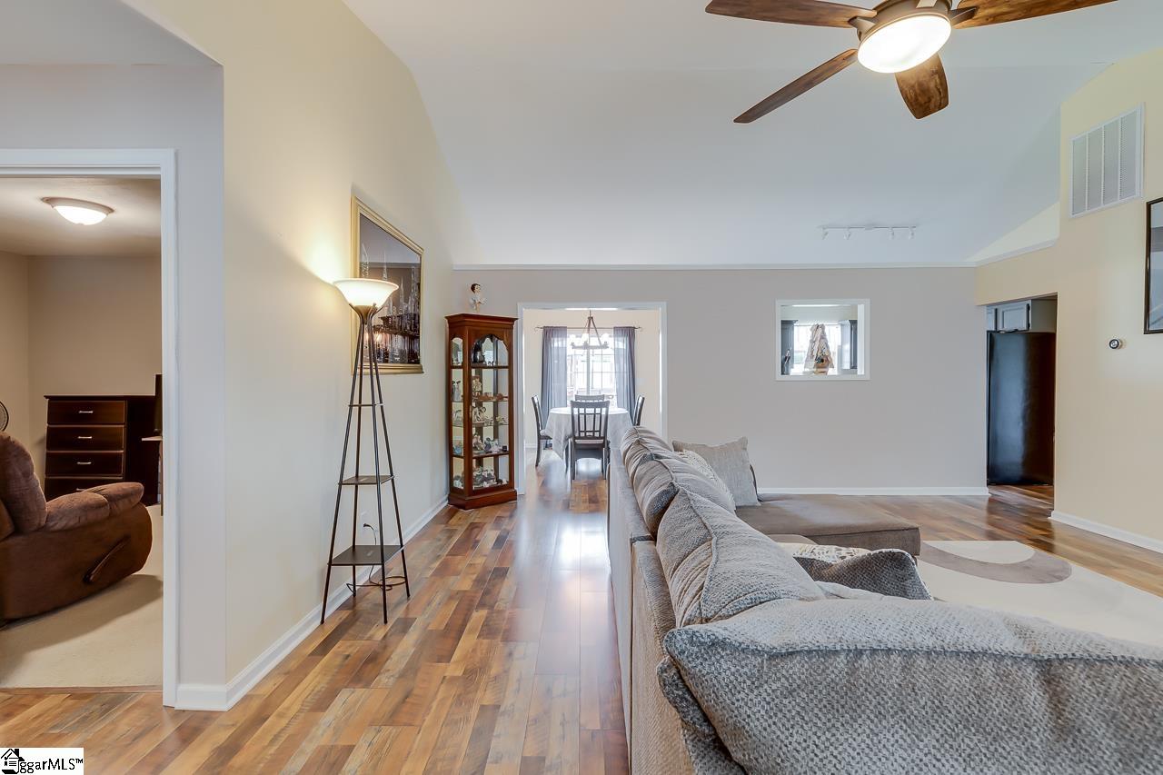 14 Dakota Road Greenville, SC 29617 - Photo 4 of 36 Gallery Image 4