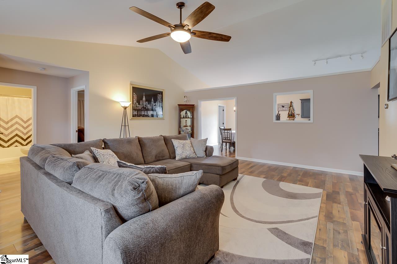 14 Dakota Road Greenville, SC 29617 - Photo 5 of 36 Gallery Image 5