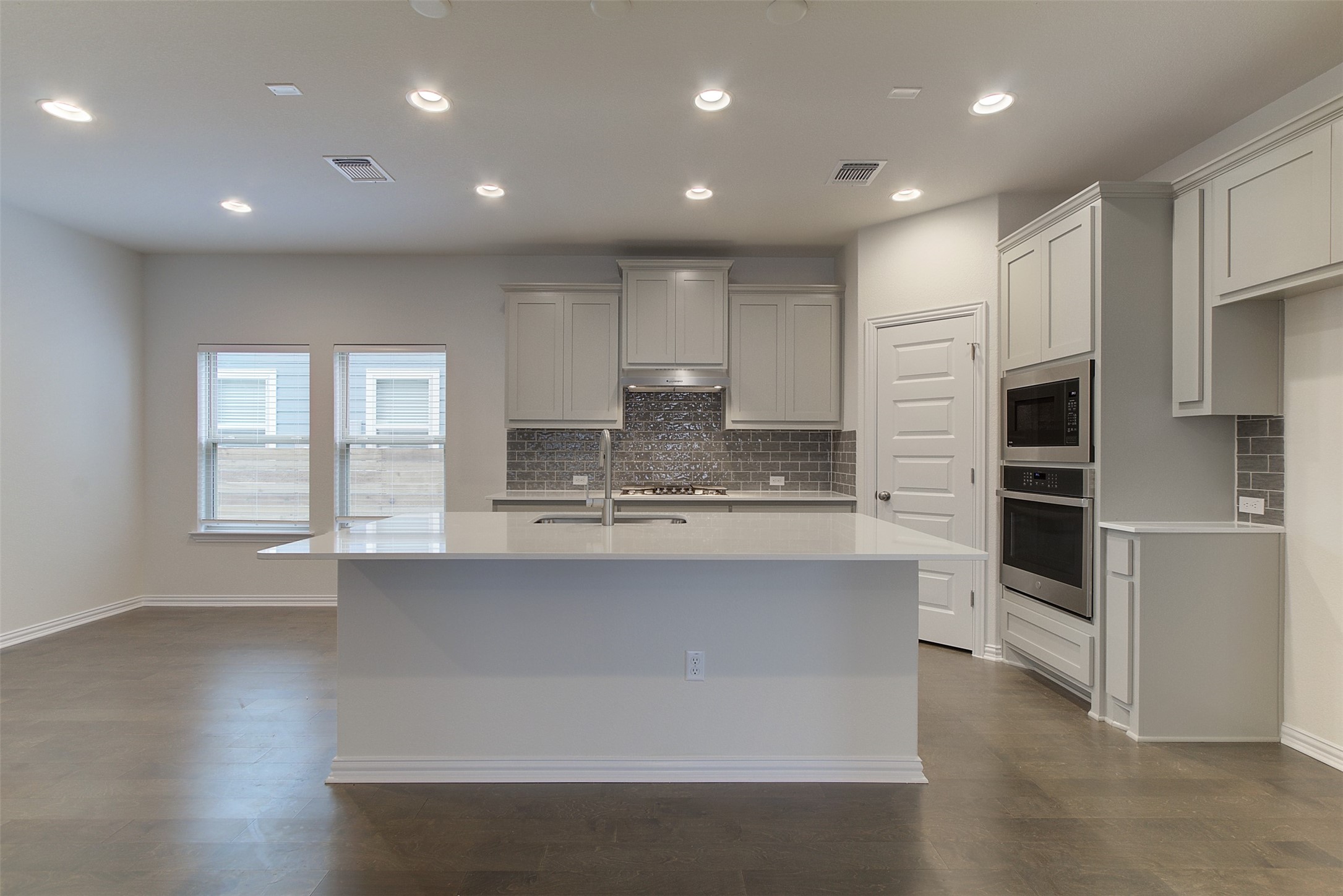 8729 Belknap Rd. Austin, TX 78747 - Photo 11 of 31