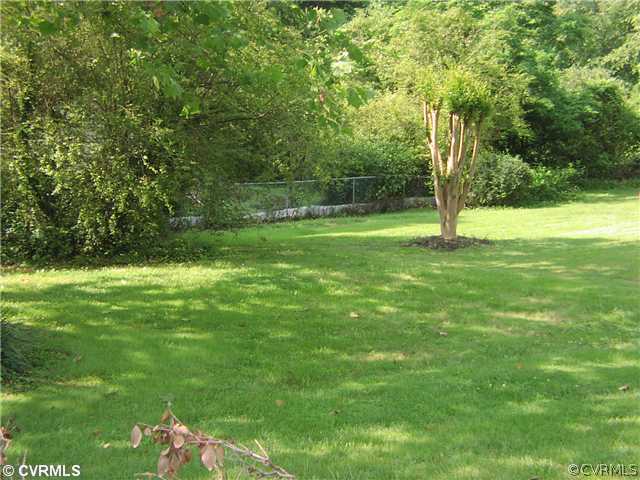 2607 Sunnybrook Road Henrico, VA 23294 - Photo 12 of 12 Yard/Garden