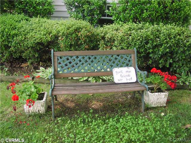 2607 Sunnybrook Road Henrico, VA 23294 - Photo 2 of 12 Yard/Garden