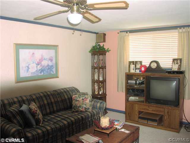 2607 Sunnybrook Road Henrico, VA 23294 - Photo 10 of 12 Den/Family/Great Room