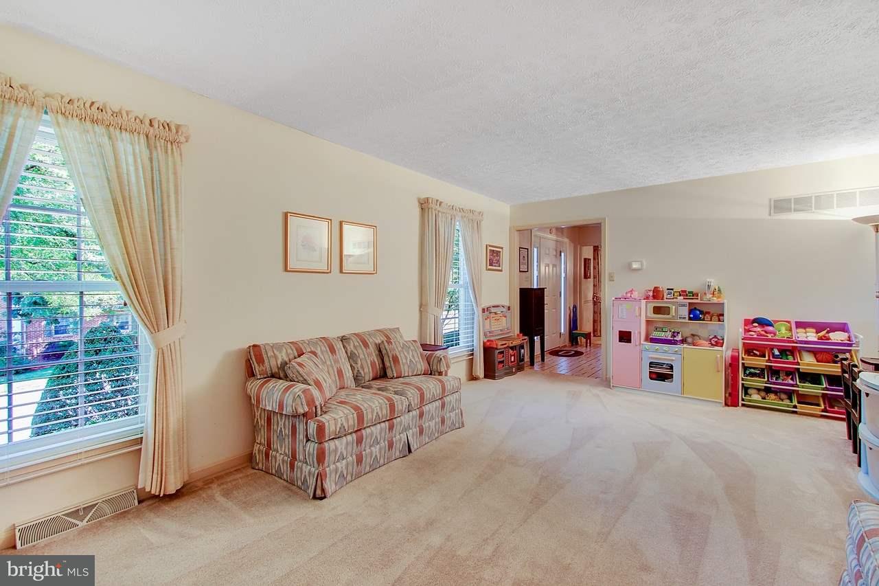 127 Lexington Road York, PA 17402 - Photo 2 of 25