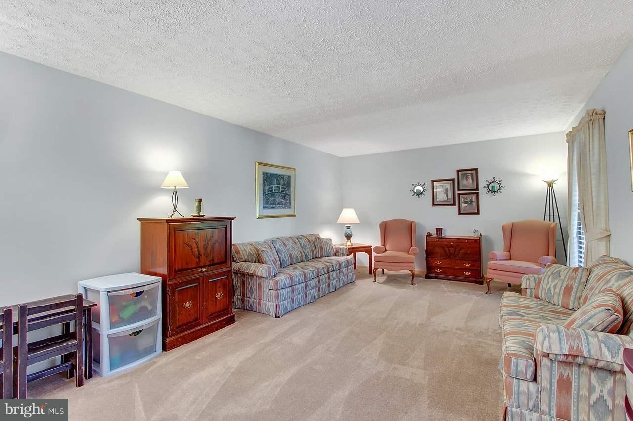 127 Lexington Road York, PA 17402 - Photo 3 of 25