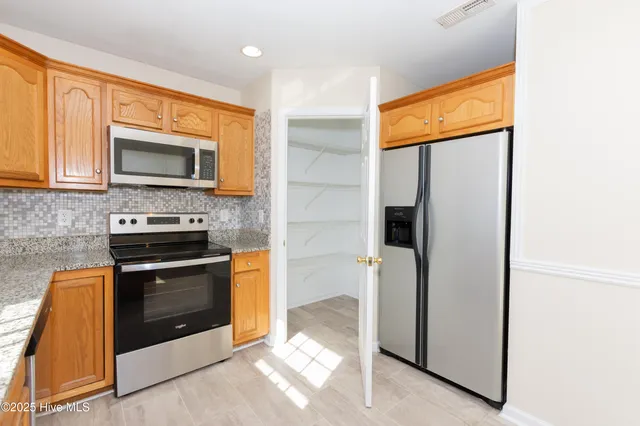 $1,725 | 236 Petersburg Road, Richlands, NC 28574