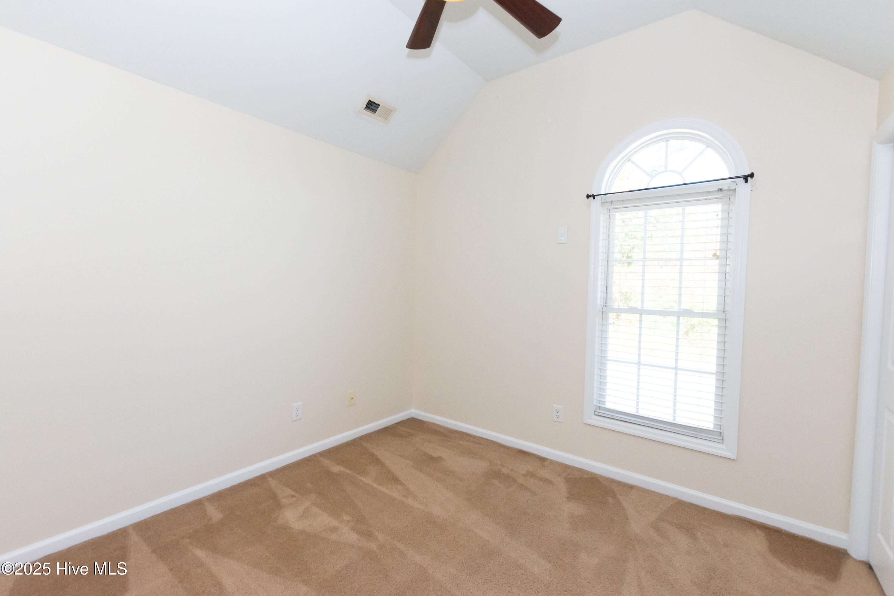 236 Petersburg Road Richlands, NC 28574 - Photo 32 of 39 Guest bedroom