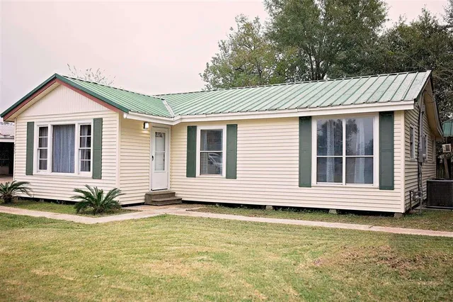 $127,900 | 855 East Lyons Street, Sulphur, LA 70663