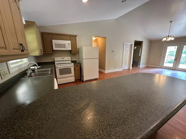 a view of a livingroom with furniture