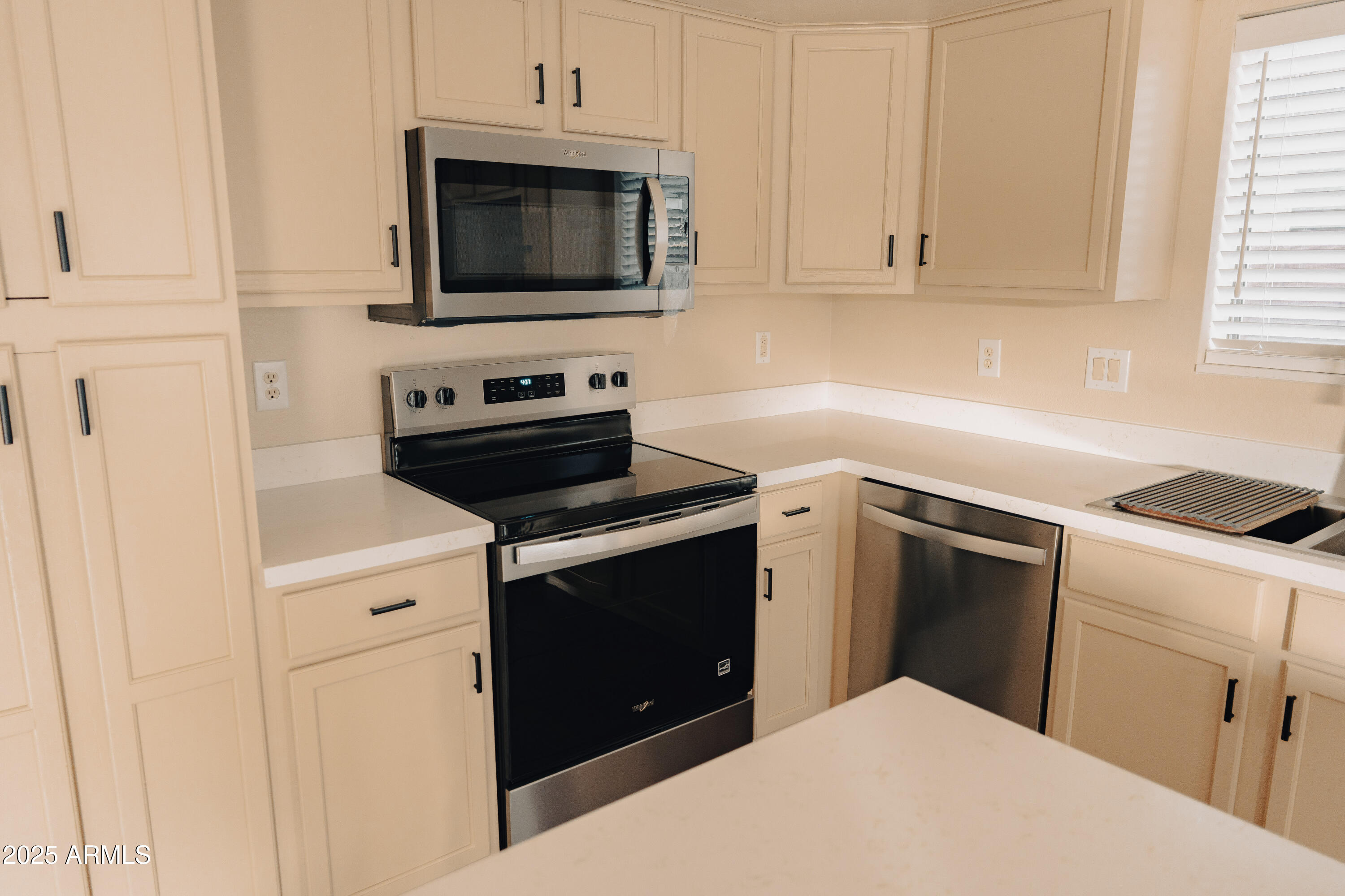 4705 East Jaeger Road Phoenix, AZ 85050 - Photo 6 of 44 a kitchen with a stove and a microwave